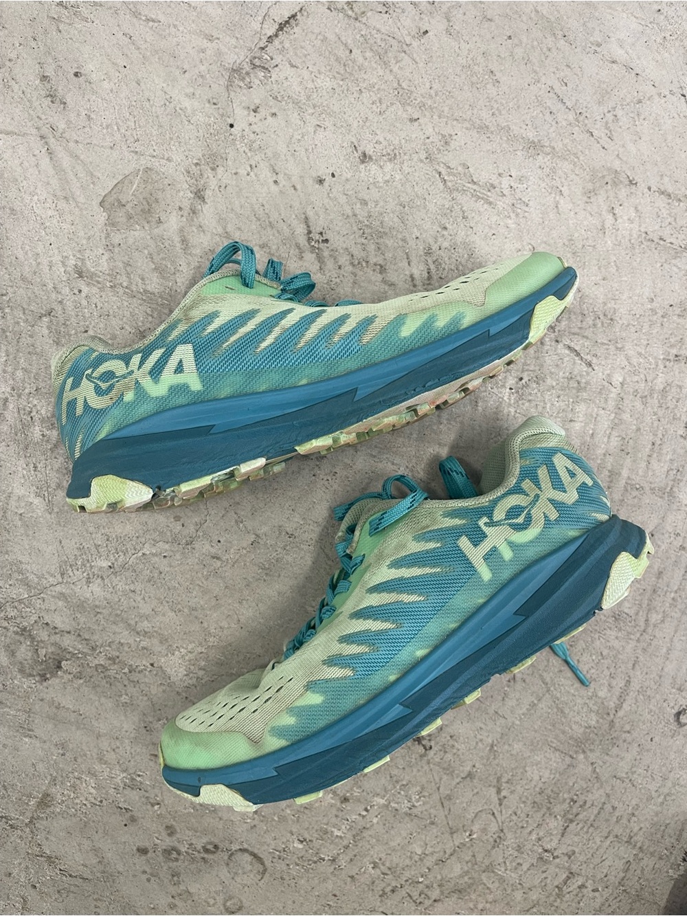 Size 5b- Hoka Woman’s Shoes One One Torrent 3 Green